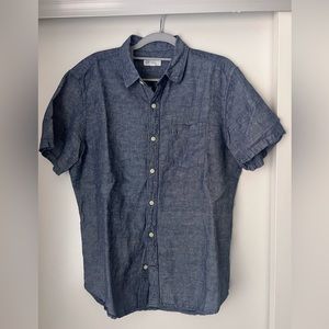 Men’s Gap Linen Button Down Short-Sleeve Shirt